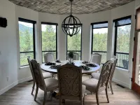 Forest Home-Panoramic Pine Views/Arcade/Spa/Games - Hytter