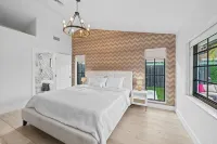 Casita Delray Oasis: 4Br with Pool, BBQ, Firepit, Pool Table - 4-Star