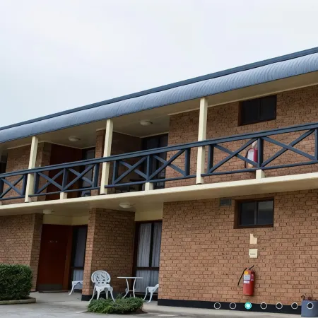Parkway Motel