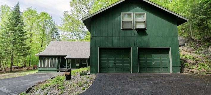 Authentic Adirondack Cottage with Fourth Lake Views Hotéis em Webb
