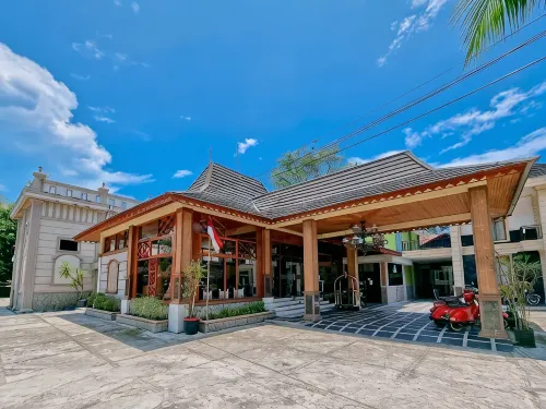 Green Tropical Village - parking