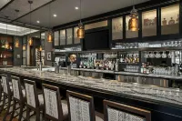 The Hancock Hotel - С баром