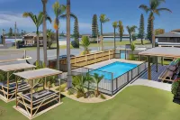South Pacific Palms Motor Inn - Pool