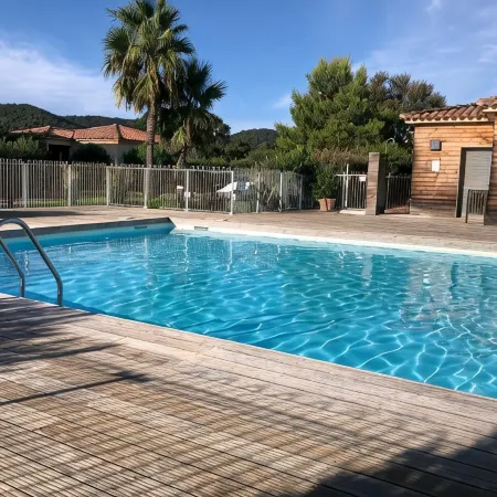 Apartment in residence with swimming pool, janitor, 7 minutes walk from the beach