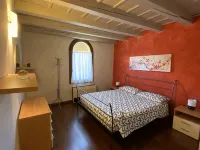 Residence dei Frutti—The Pomegranate-Helles Apartment, Just a Stone's Throw from the Squares - 2-Star