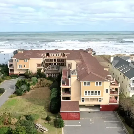 Sandy Haven - Outdoor & Indoors Pools, Hot Tub, and Private Beach Access.
