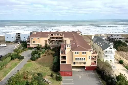 Sandy Haven - Outdoor & Indoors Pools, Hot Tub, and Private Beach Access. - 4 tähden