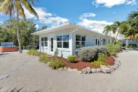 Private Oceanfront Home with 2024 Swim Spa , Paddle-Boards,Kayaks, & Bikes. - 비치
