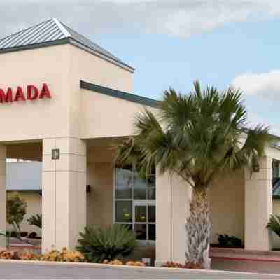 Ramada by Wyndham Del Rio Hotel Exterior