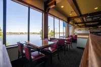 Clover Island Inn Hotels in Kennewick
