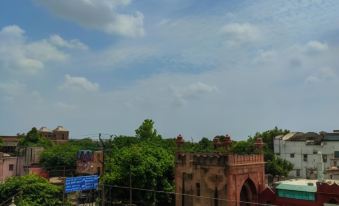 Goverdhan Hotel - Close to Railway Station and Bus Stand