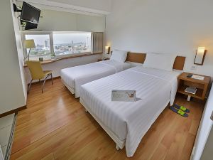 Whiz Hotel Pemuda Semarang