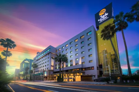 Jeju Sun Hotel & Casino Отели рядом с достопримечательностью «Драконный головный рок»