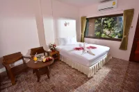 Haad YAO Bayview Resort & Spa Hotels near Salad Beach