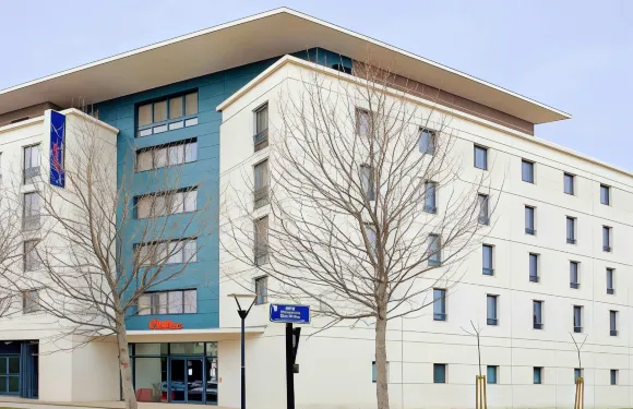 阿德吉奧阿克瑟斯亞維儂酒店