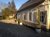 Gite Cottage d'Hamicourt Aux Portes de la Baie de Somme Hotels in Maisnières
