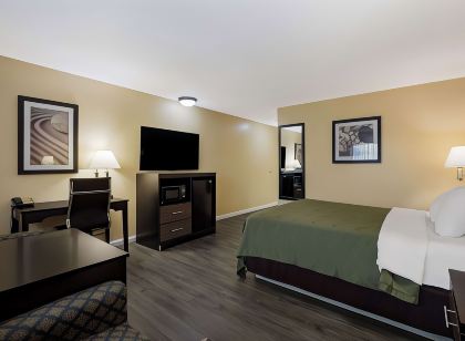 Quality Inn & Suites Medford Airport