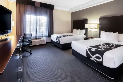 La Quinta Inn & Suites by Wyndham Mesa Superstition Springs Hotels near Mesa Gateway Airport