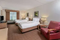 La Quinta Inn & Suites by Wyndham Garden City Hotels in East Garden City