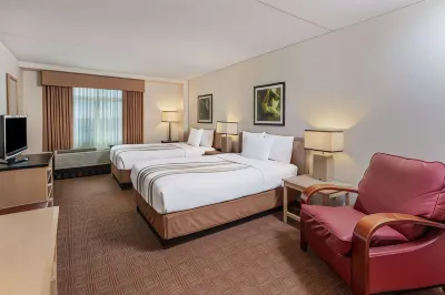La Quinta Inn & Suites by Wyndham Garden City Hotels in Freeport