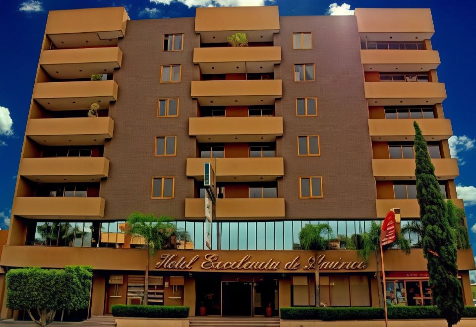 Hotel Excelencia de América - Housity