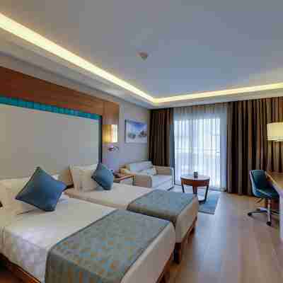 Ramada Hotel & Suites by Wyndham Kusadasi Rooms