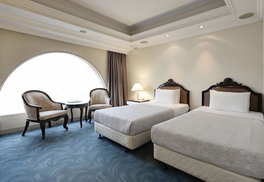 포브스 호텔 객실 내부