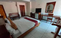 Riverfront Hotel Mukdahan Hotels near Wat Khok Sawang