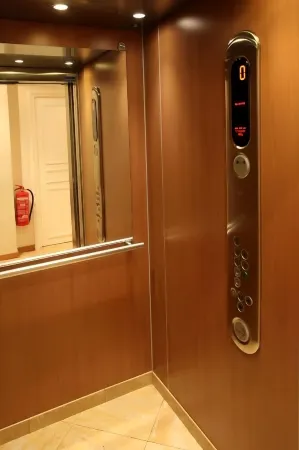 Trocadero Отели рядом с достопримечательностью «Place Beau Rivage»