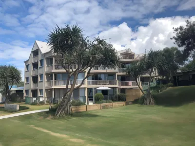 Sanctuary Beach Resort Hotels in Currumbin