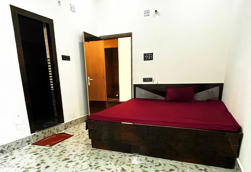 3. Hotel Di..