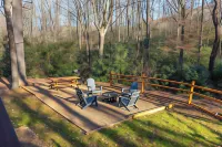 Hidden Hideaway 2 Bedroom Cabin by RedAwning