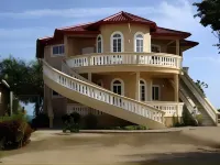 Parrot Cove Lodge