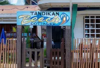 RedDoorz @ Tandikan Beach Cottages