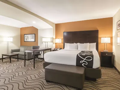 La Quinta Inn & Suites by Wyndham Knoxville Papermill Hotels near Bearden Shopping Center
