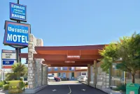 Maverick Motel - Modern Renovated Motel