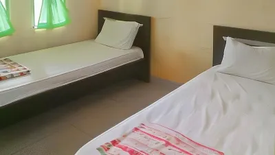 Wisma Tenang Jaya Syariah Mitra RedDoorz Hotels near Situ Cipadung