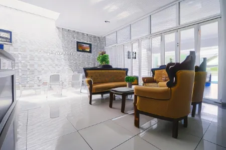 RedDoorz Near Hermes Place Polonia Medan Отели рядом со станцией Medan Train Station