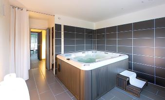 Latitude Ouest Hotel Restaurant & Spa