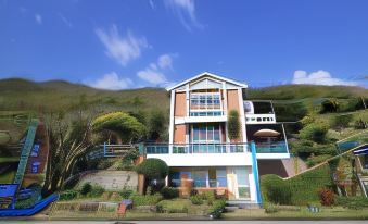 Sunny Ocean B & B