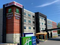 Holiday Inn Express & Suites Courtenay - Comox Hotels near Courtenay Elementary
