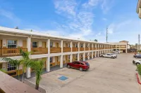 Lighthouse Inn - parking