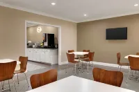 Super 8 by Wyndham Pearl/Jackson/East Hotels in Brandon