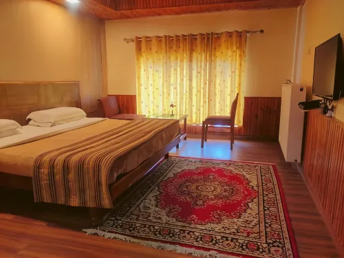 Vardaan Hotels - PatniTop - parking