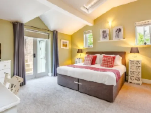 Broadrock Accommodation - Clock Cottage Hotels in Chepstow