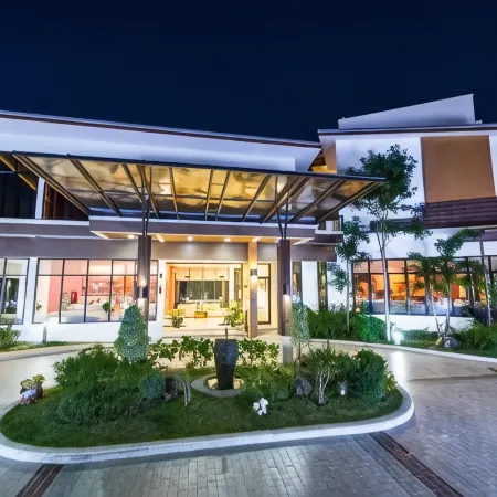 Mamaison Hotel Отели рядом с достопримечательностью «Торговый центр Lively Market»