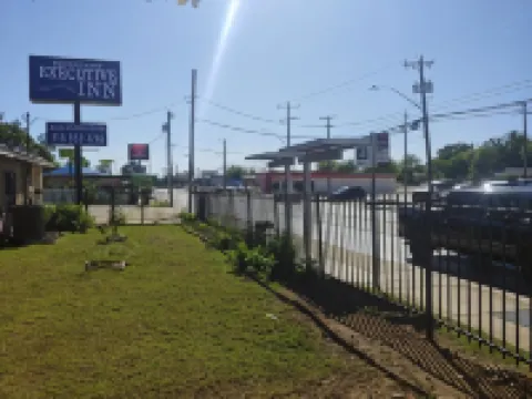 Brooks City Executive Inn