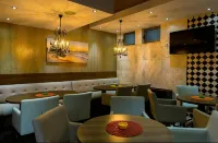 Hotel Swiss Holiday Hotels in Бечичі