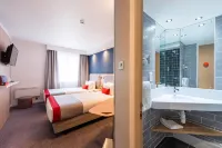 Holiday Inn Express Strathclyde Park M74, Jct.5 Hotels near University of the West of Scotland