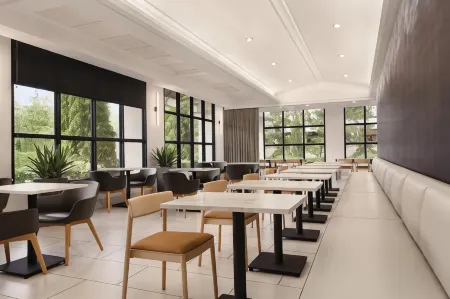 Radisson Hotel Seattle Airport Отели рядом со станцией Link Light Rail - Tukwila Station